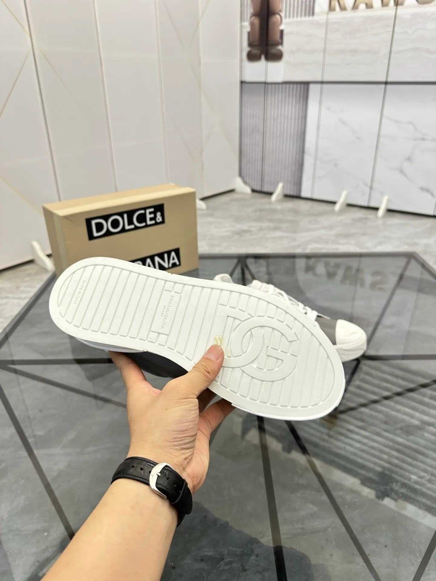 Men's shoes for sale 💰: 💰P500¥ Product trademark: DG* "Dolce & Gabbana*" low-cut casual shoes Regular size: 35-45 (can be customized to 46) Couple style Product material: imported silk leather upper, breathable lining, original outsole. Number: 803